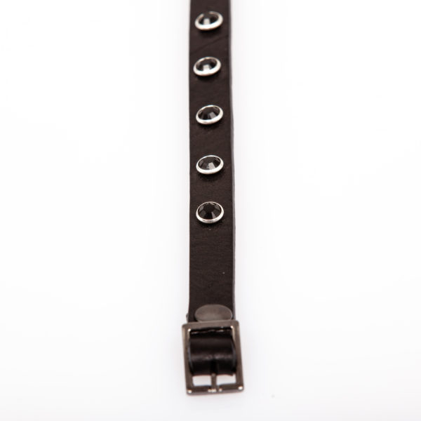 bracciale in pelle nero con borchie nere